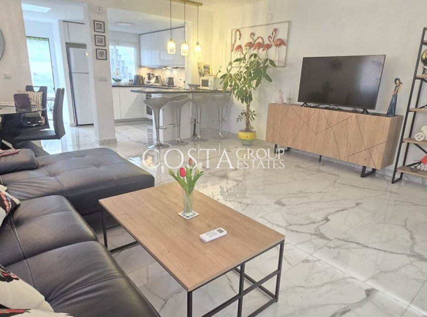 Resale - Villa -
Torrevieja