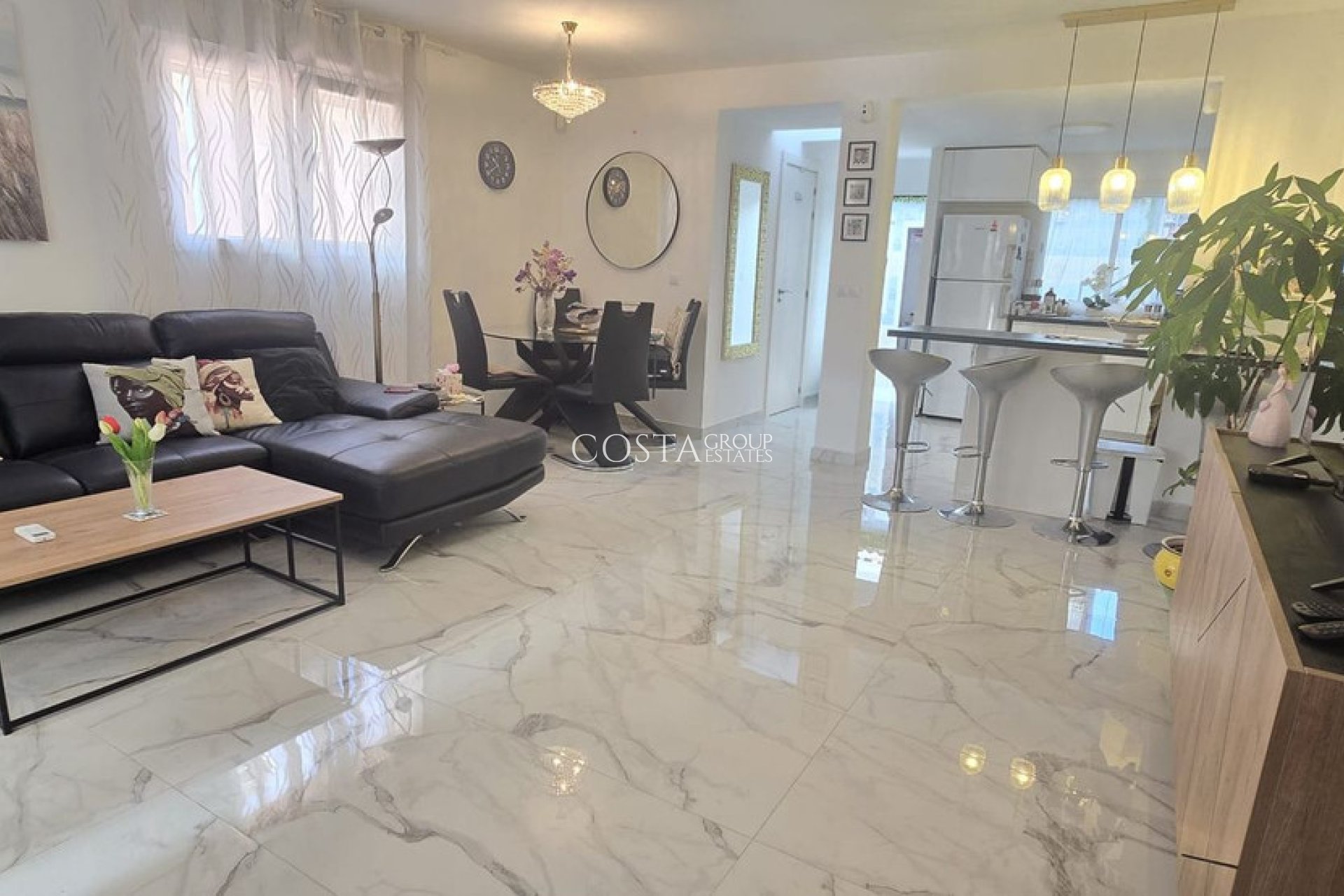 Resale - Villa -
Torrevieja