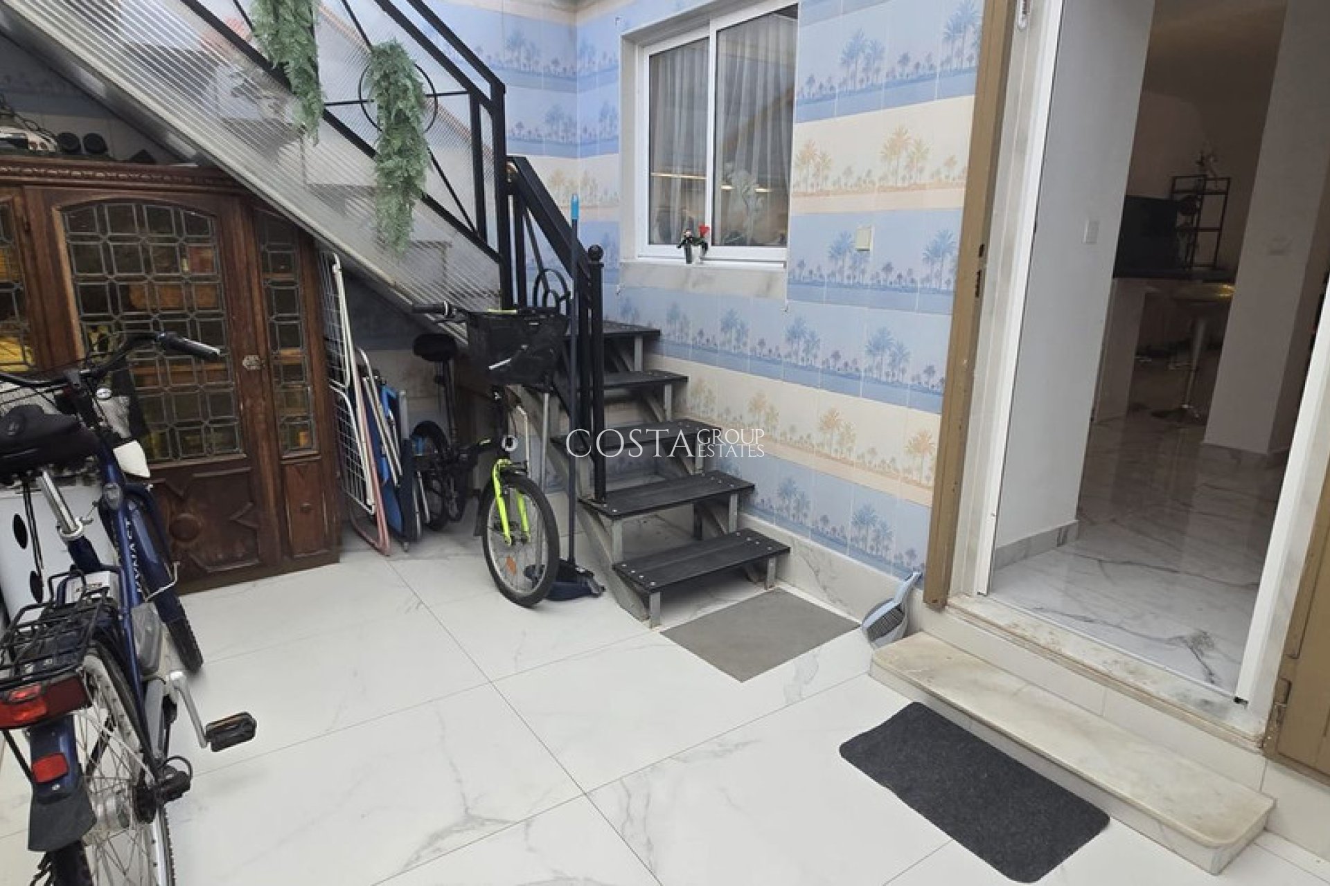 Resale - Villa -
Torrevieja