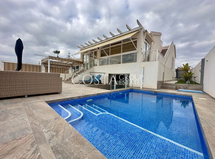 Resale - Villa -
Torrevieja