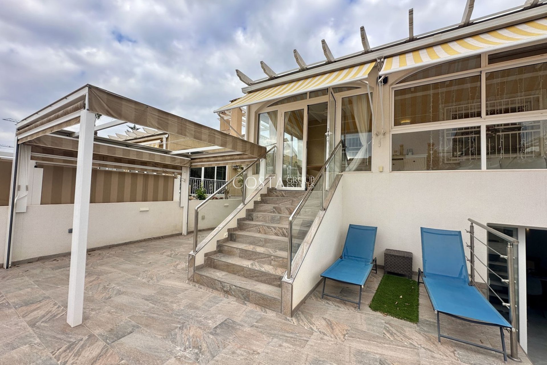 Resale - Villa -
Torrevieja