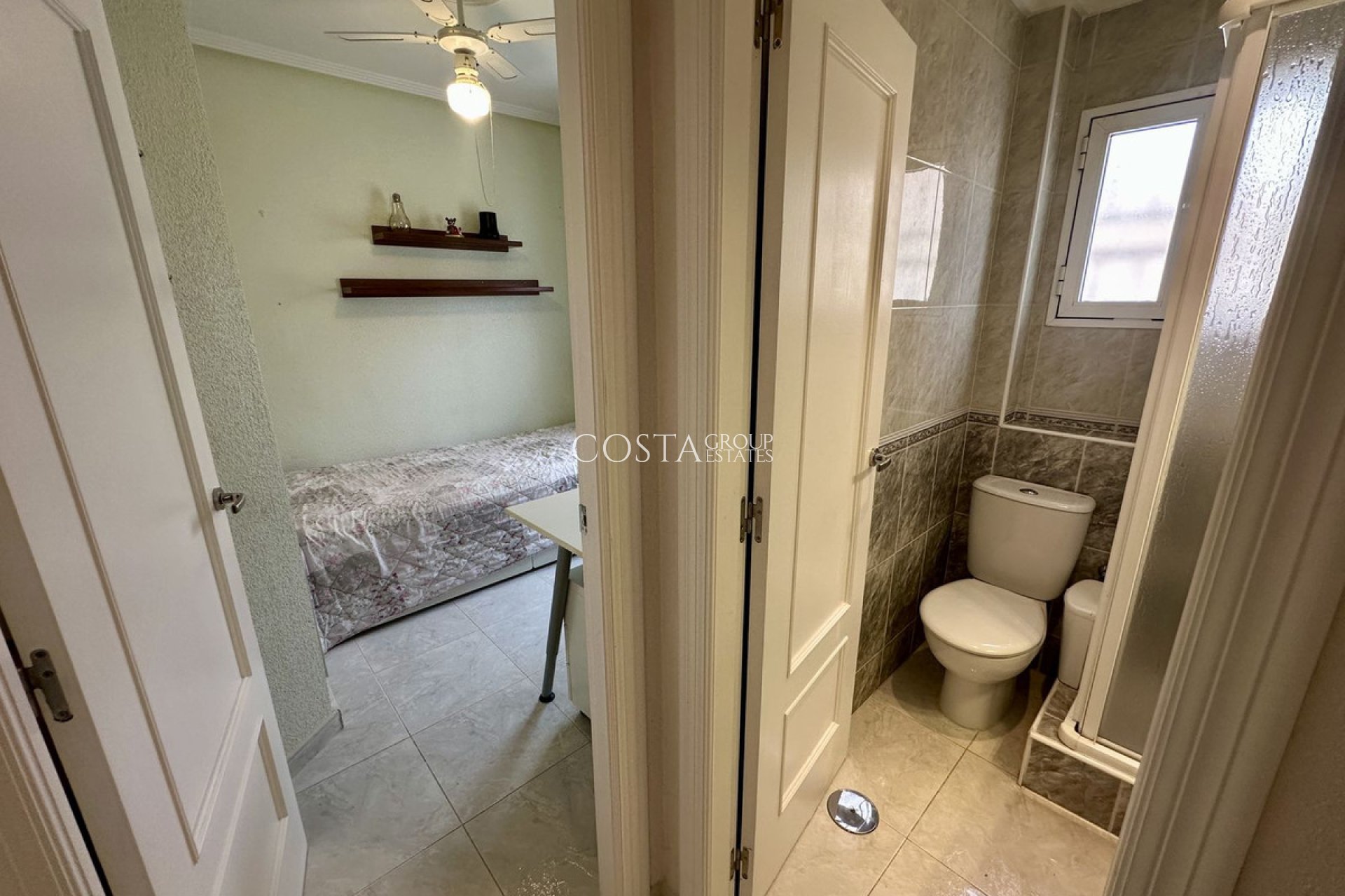 Resale - Villa -
Torrevieja