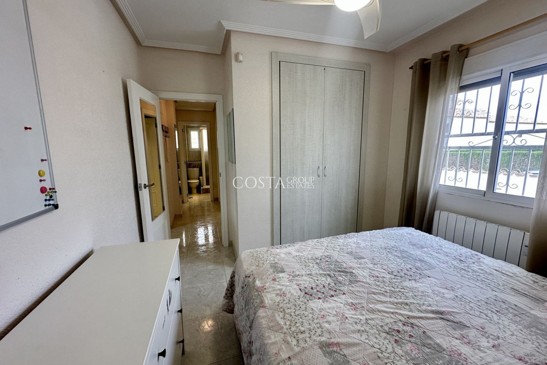 Resale - Villa -
Torrevieja