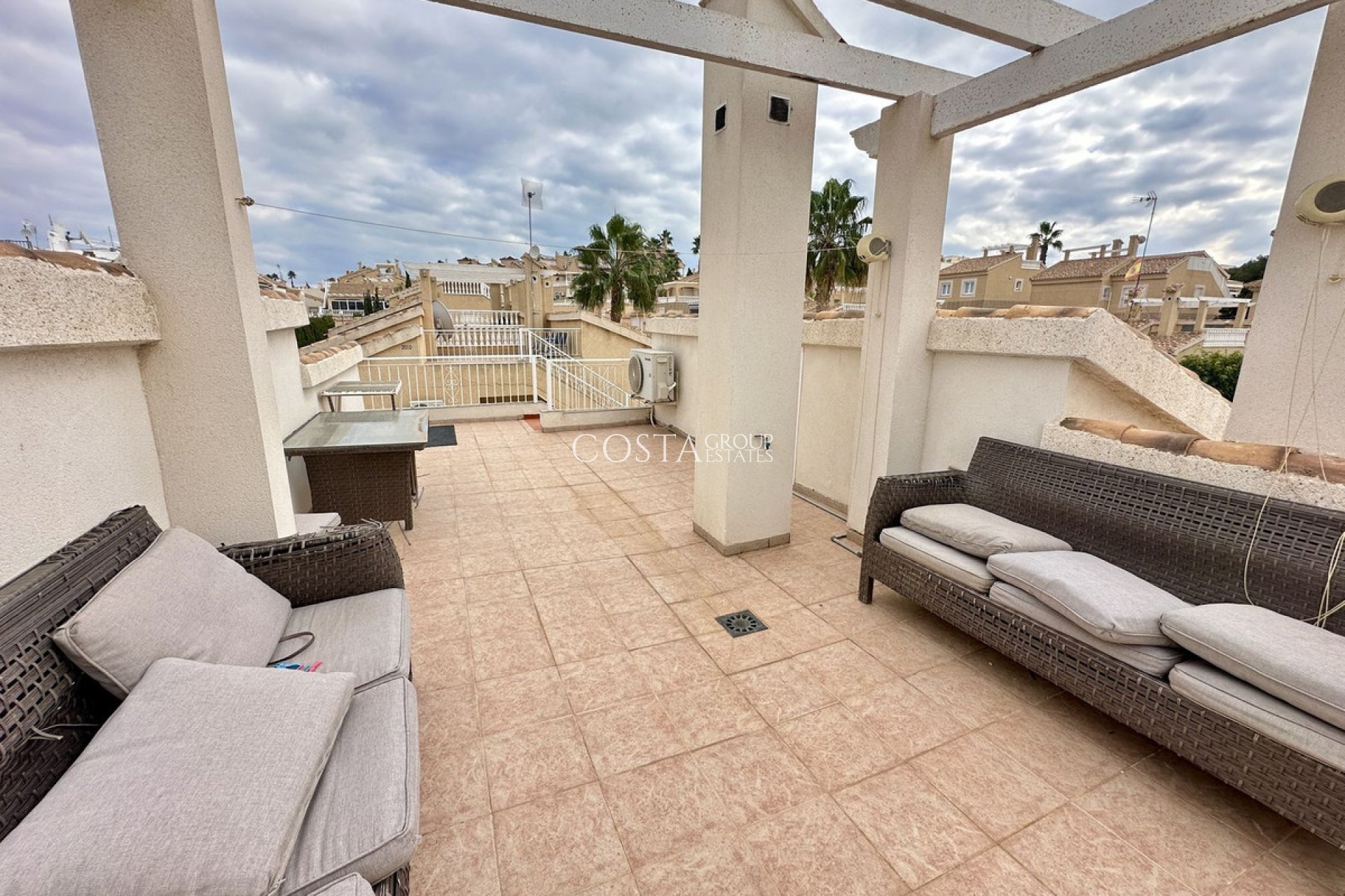 Resale - Villa -
Torrevieja