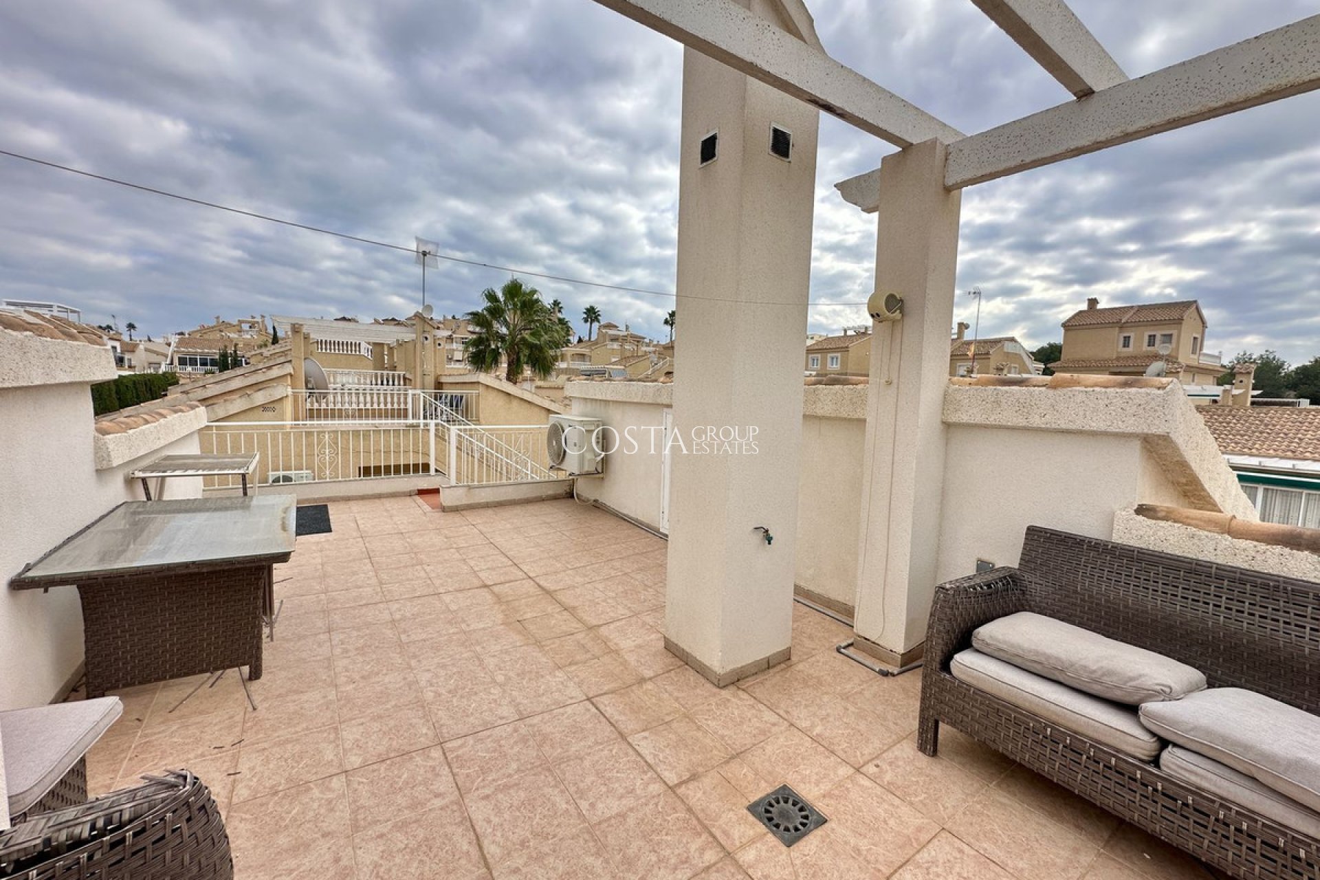 Resale - Villa -
Torrevieja