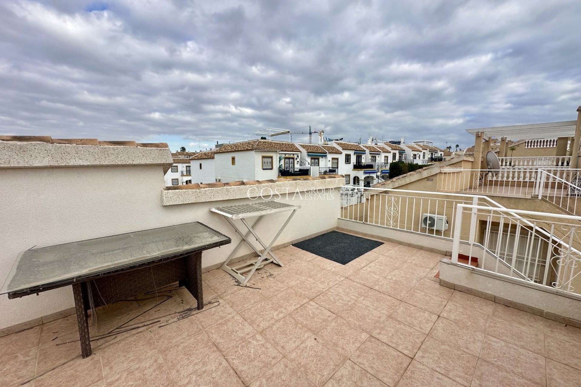 Resale - Villa -
Torrevieja