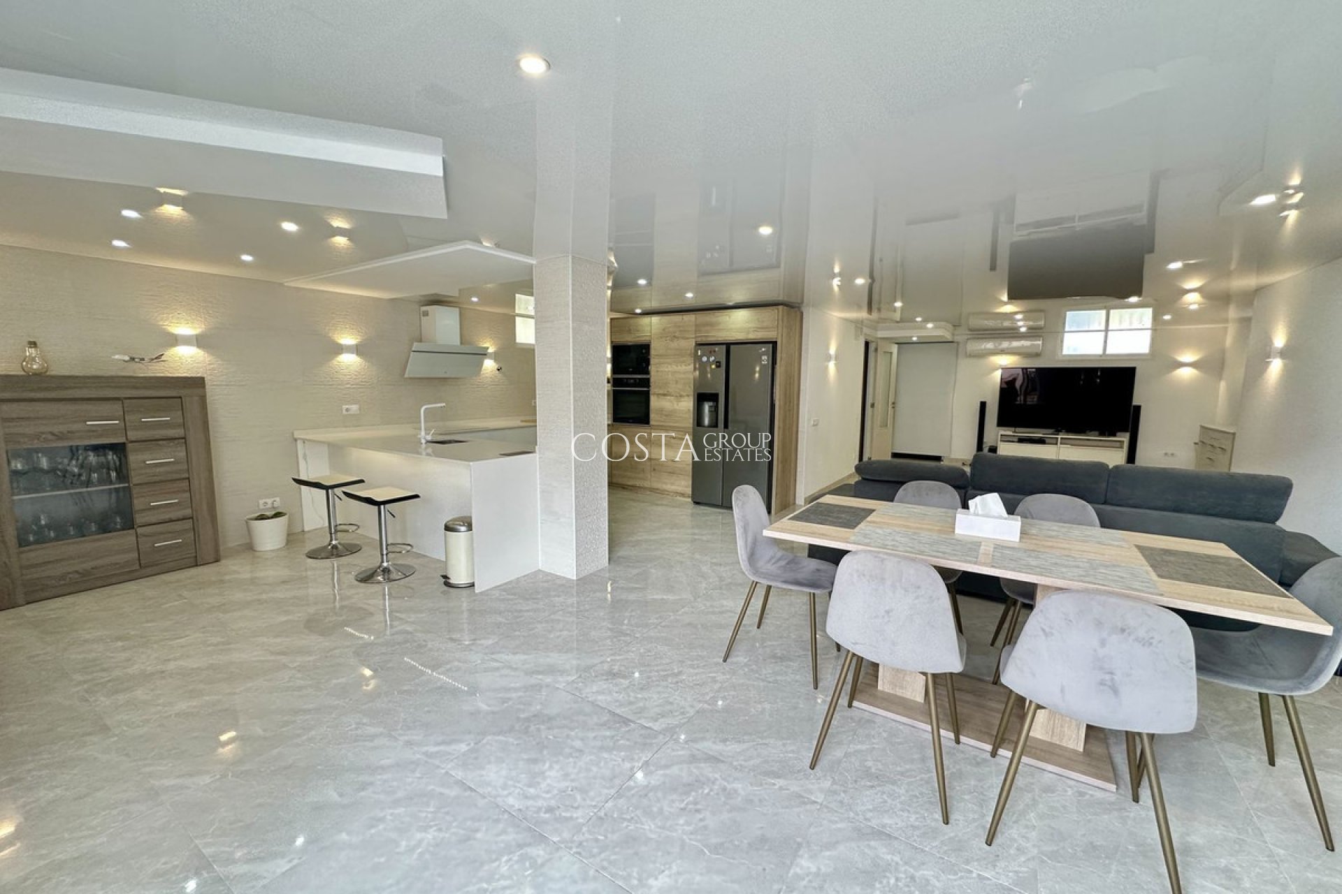 Resale - Villa -
Torrevieja