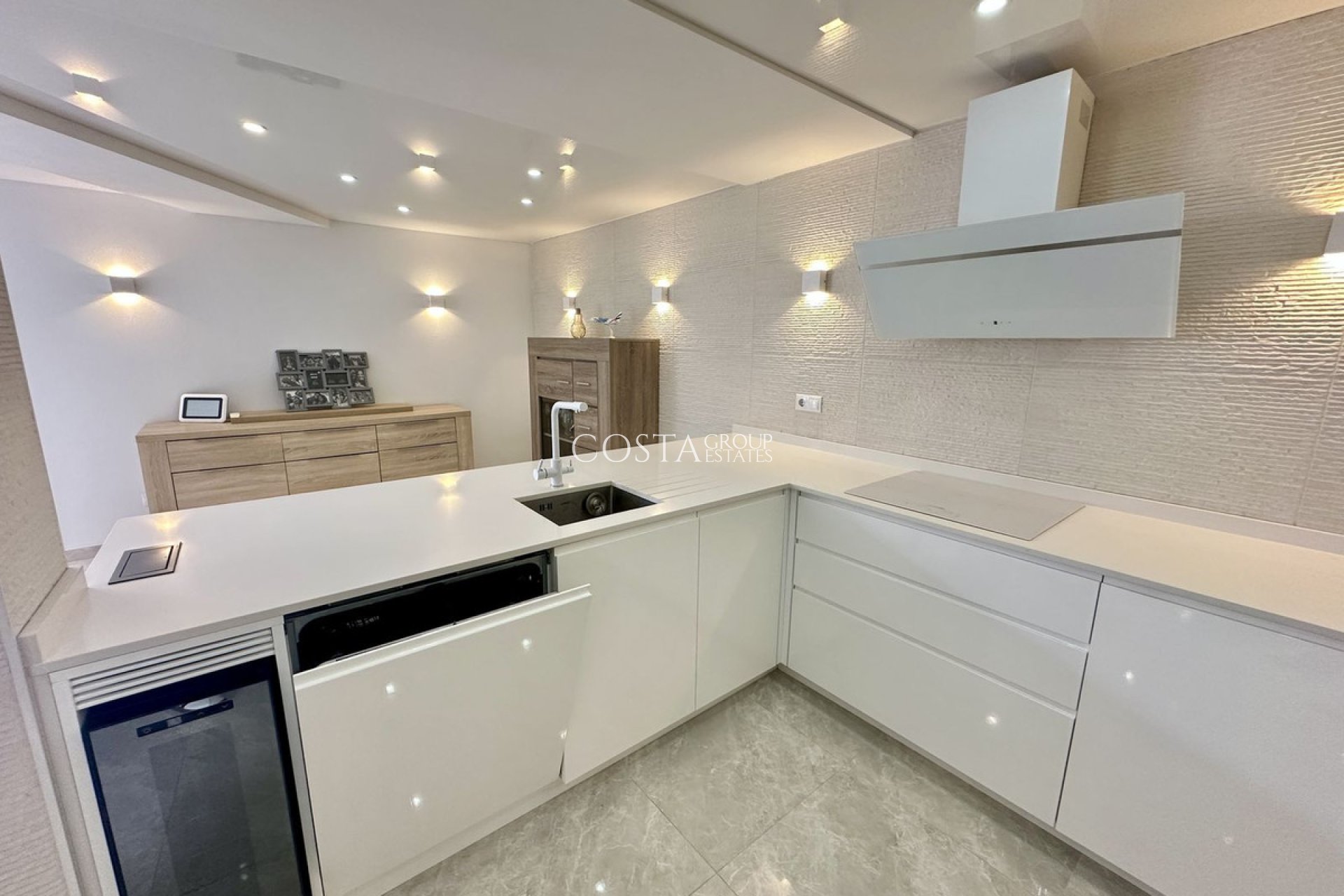 Resale - Villa -
Torrevieja