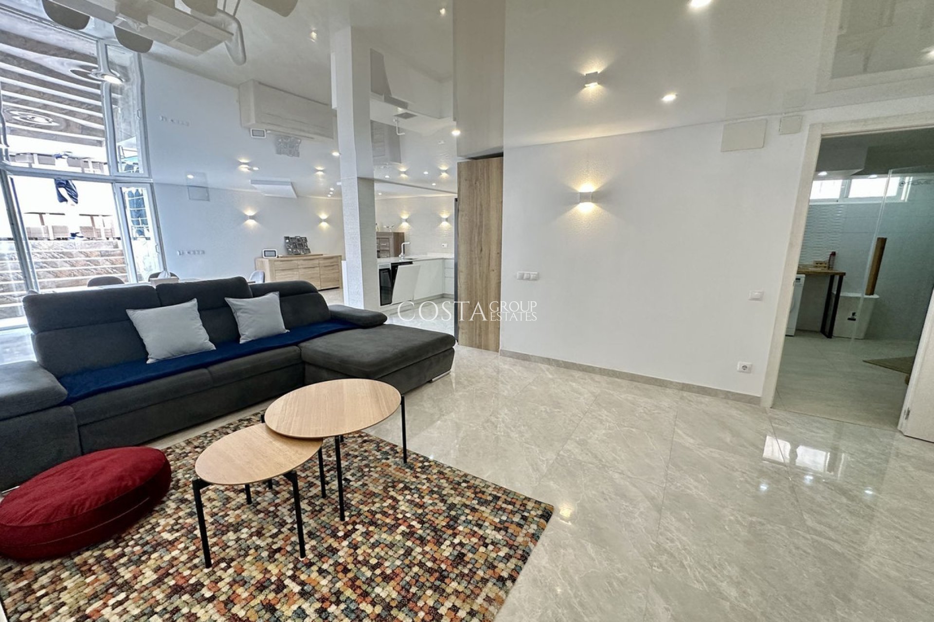 Resale - Villa -
Torrevieja