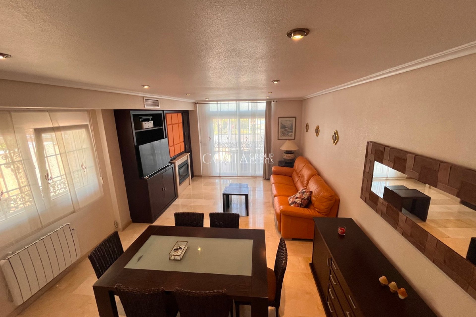 Resale - Villa -
Urbanización El Raso