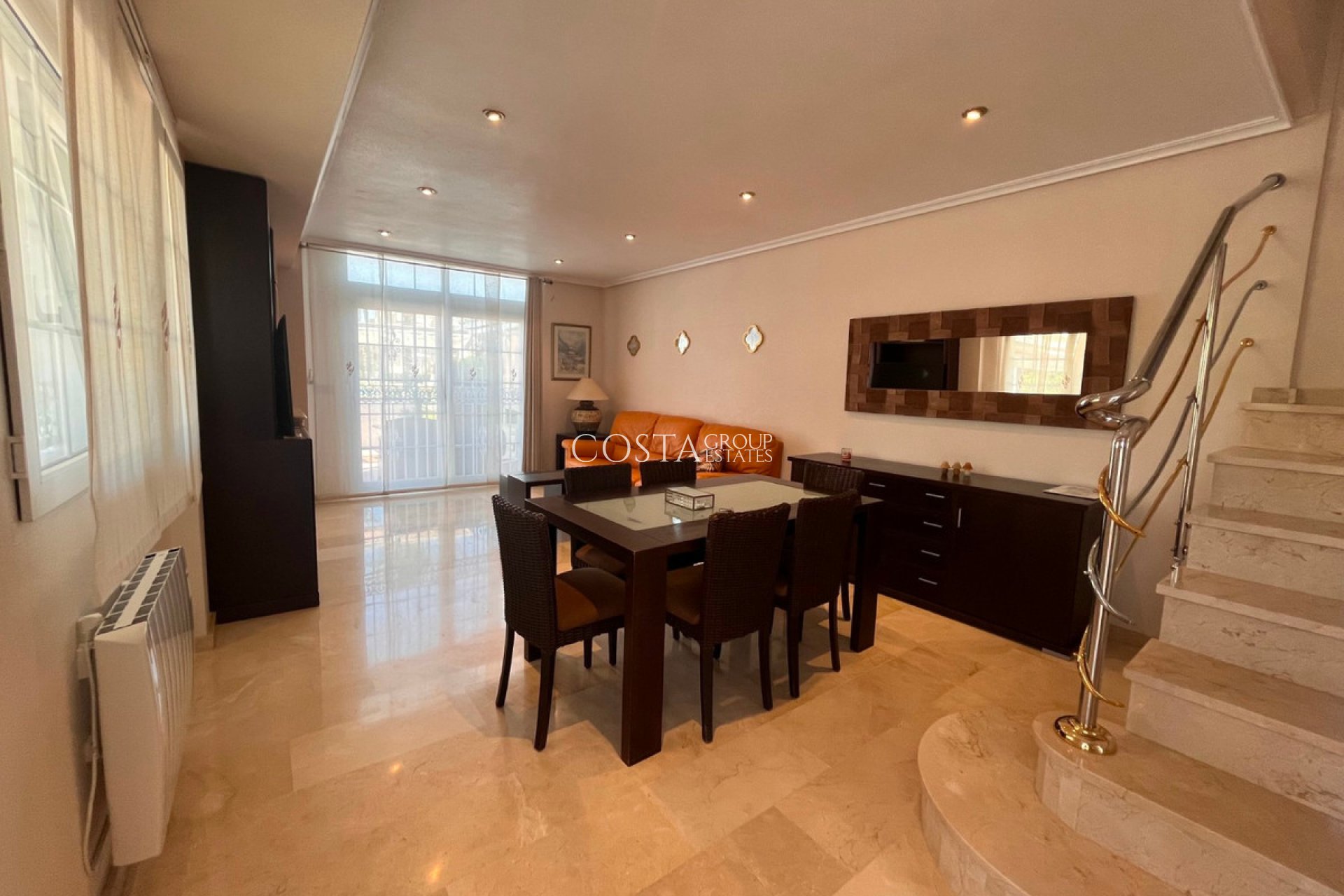 Resale - Villa -
Urbanización El Raso