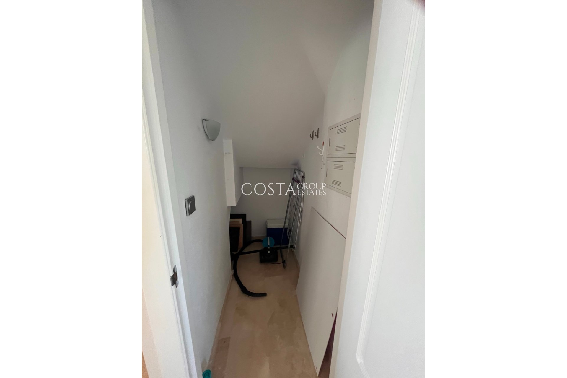 Resale - Villa -
Urbanización El Raso