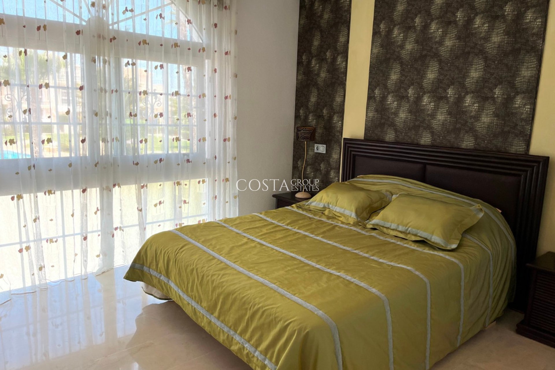 Resale - Villa -
Urbanización El Raso