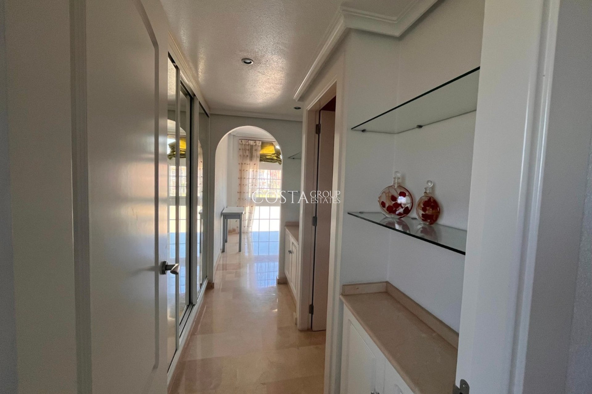 Resale - Villa -
Urbanización El Raso