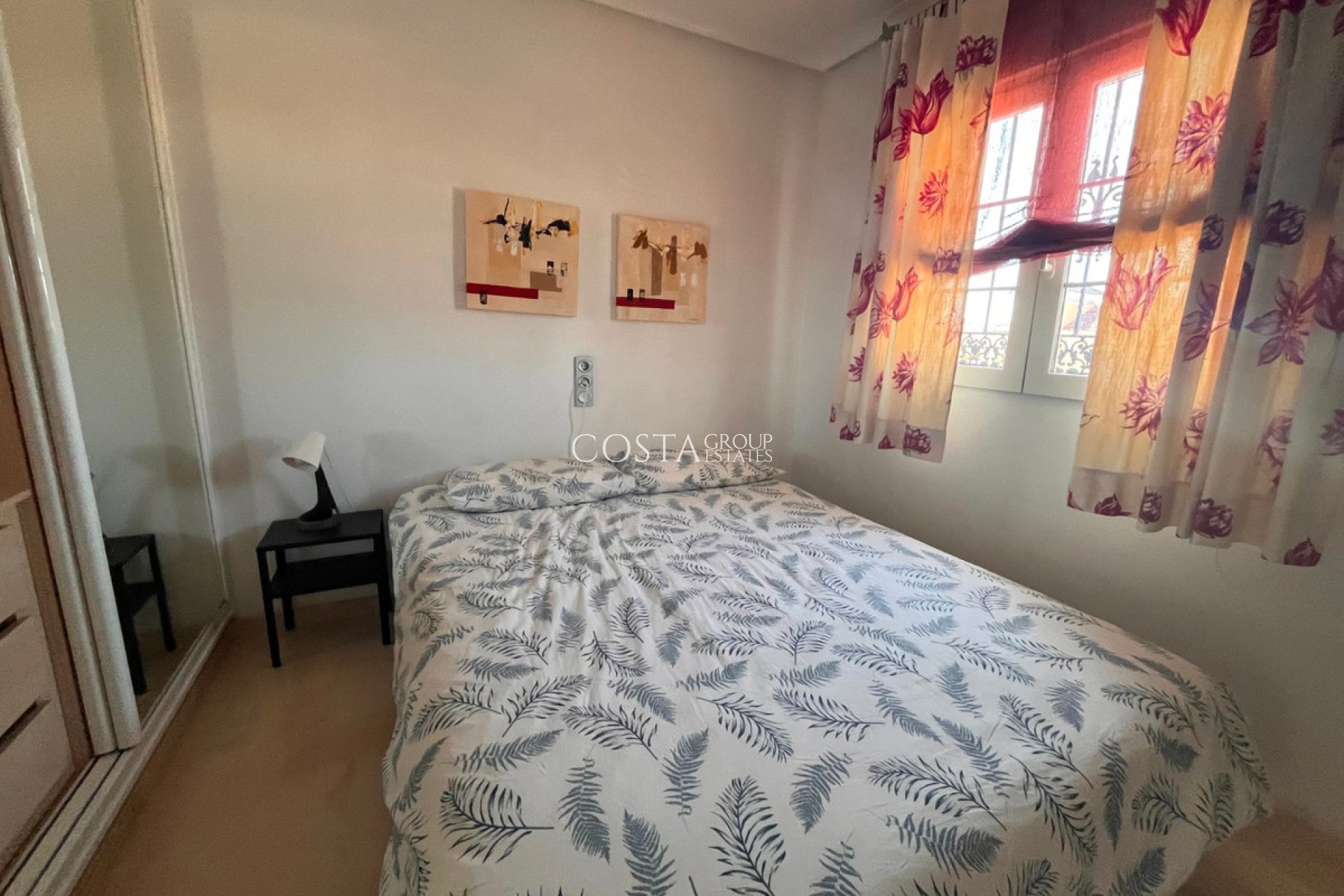 Resale - Villa -
Urbanización El Raso