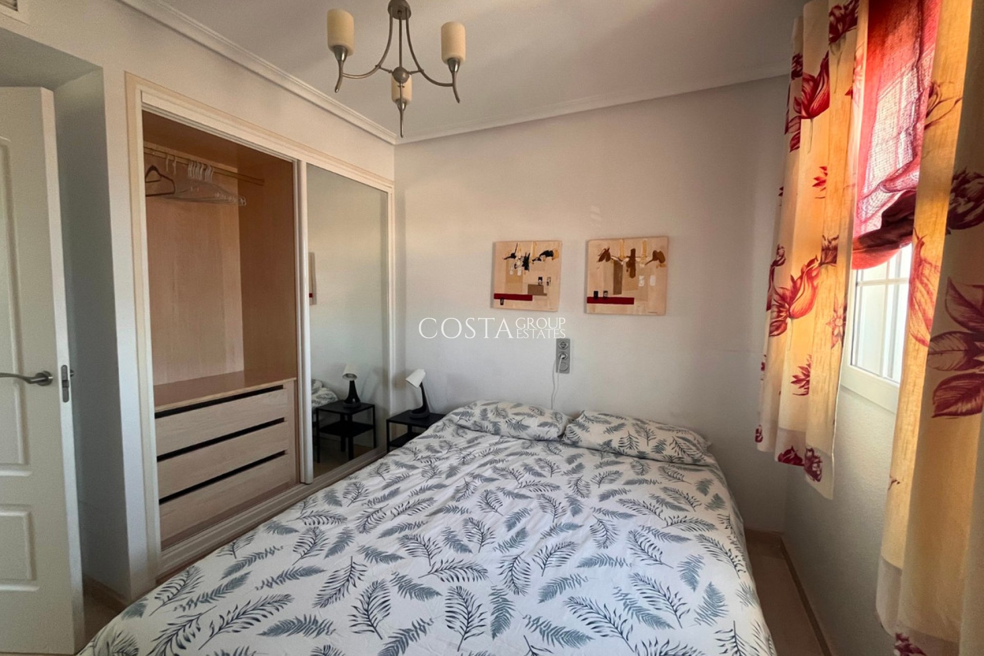 Resale - Villa -
Urbanización El Raso