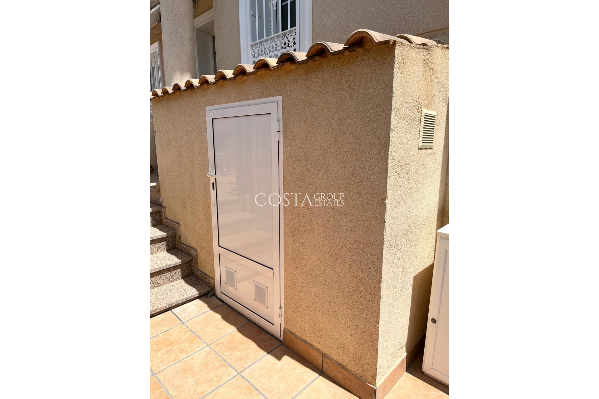 Resale - Villa -
Urbanización El Raso