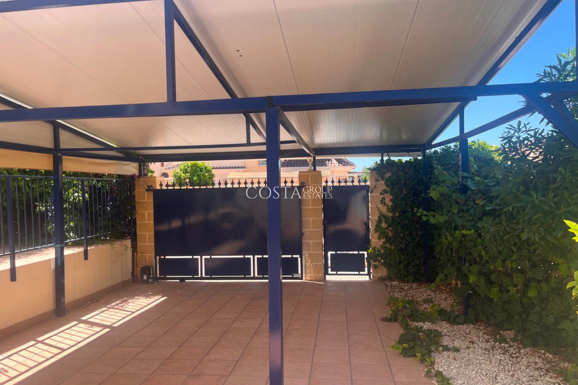 Resale - Villa -
Urbanización El Raso