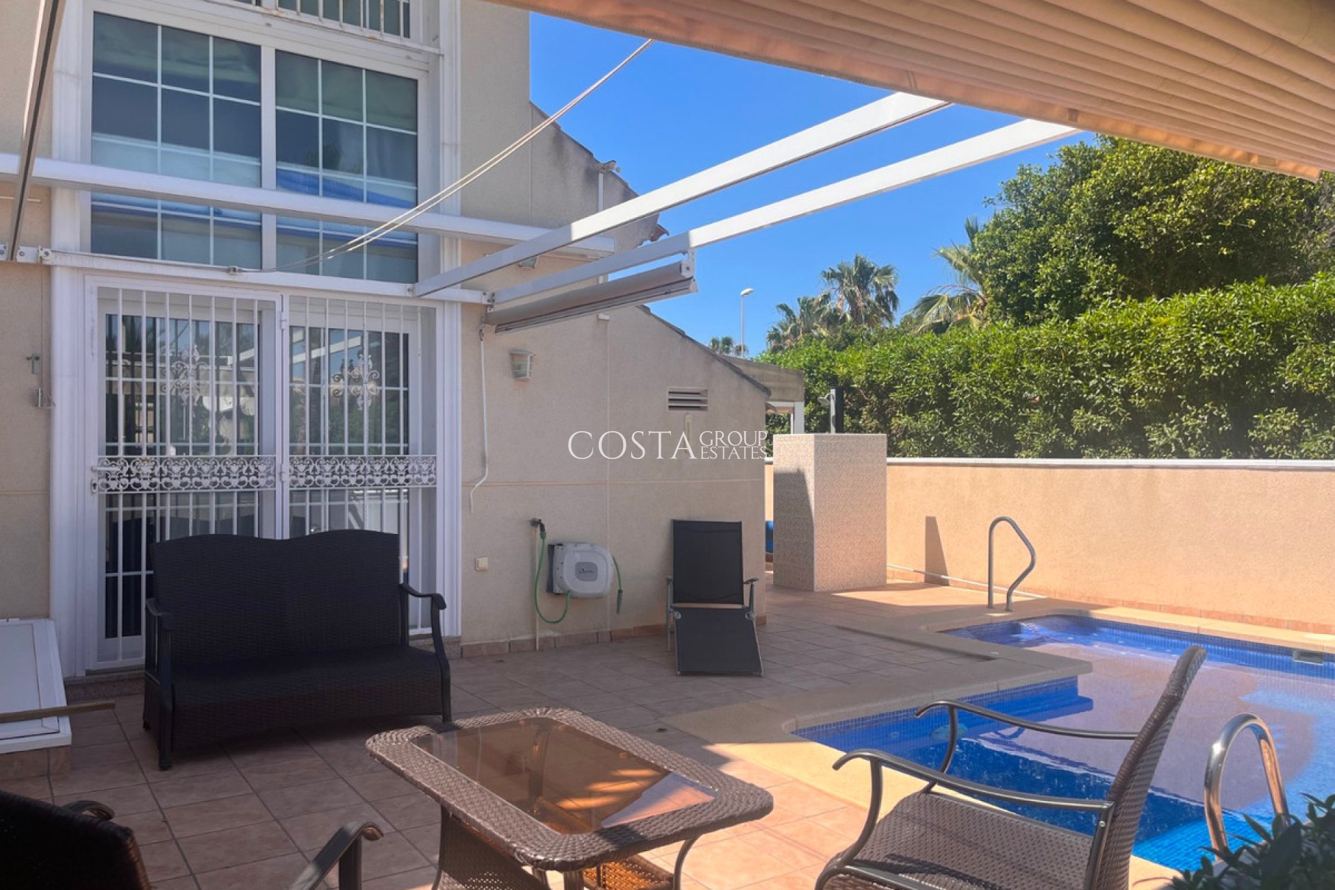 Resale - Villa -
Urbanización El Raso