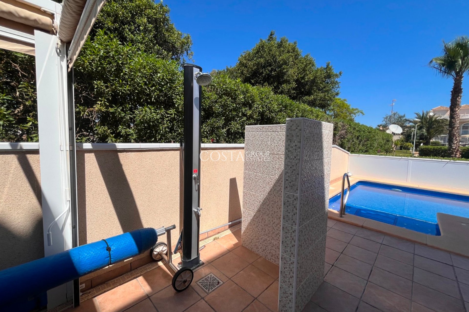 Resale - Villa -
Urbanización El Raso