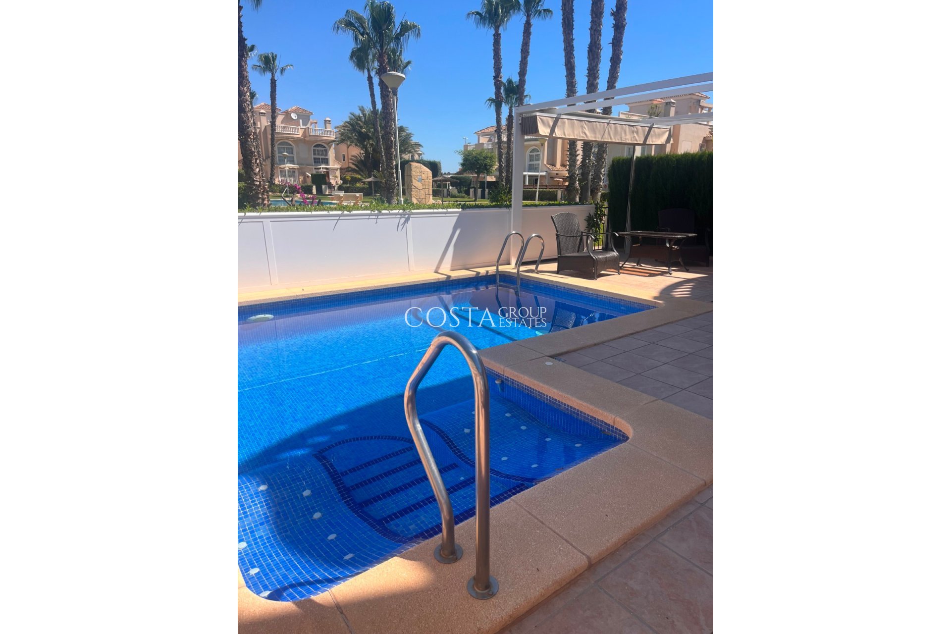 Resale - Villa -
Urbanización El Raso