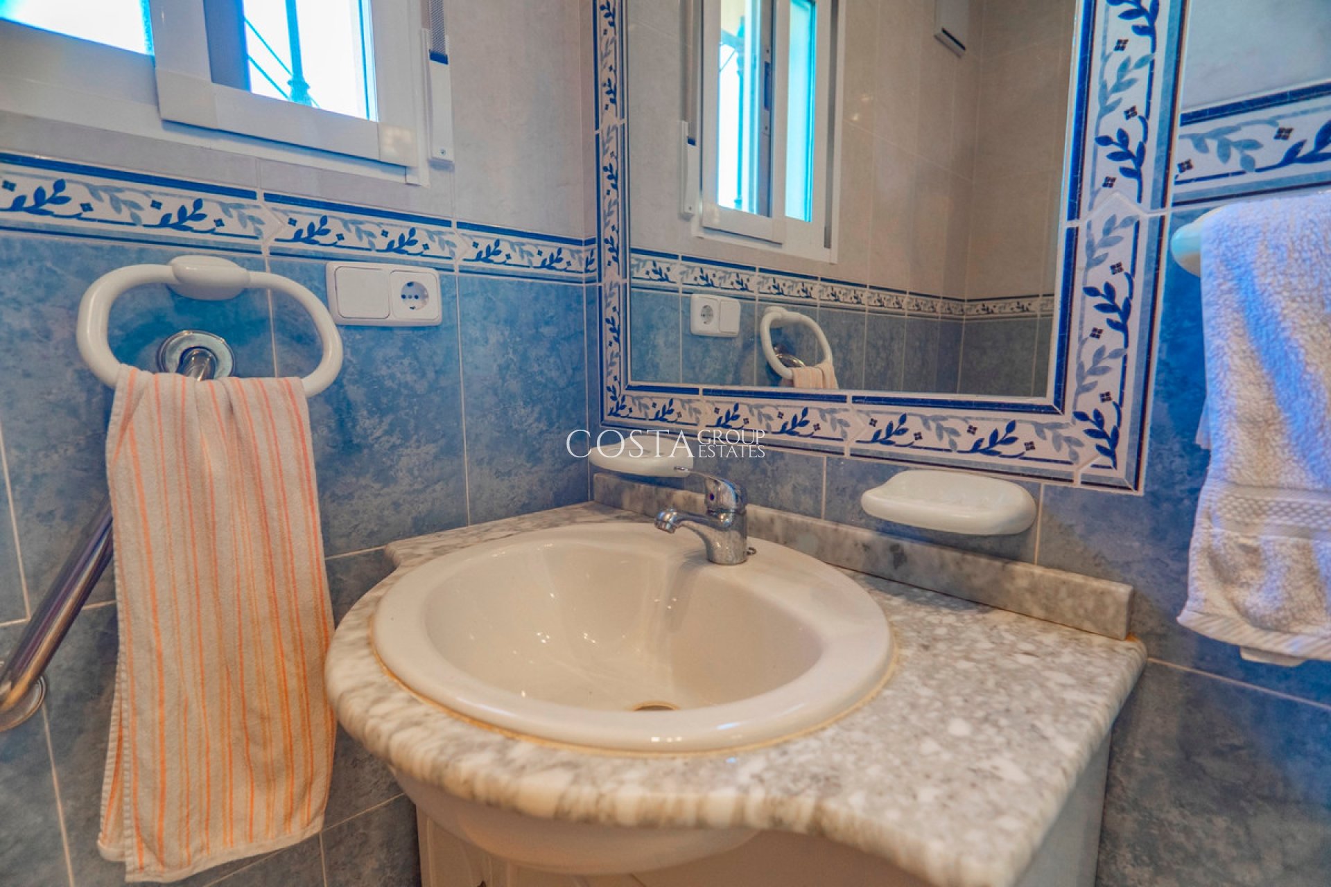 Resale - Villa -
Urbanización El Raso