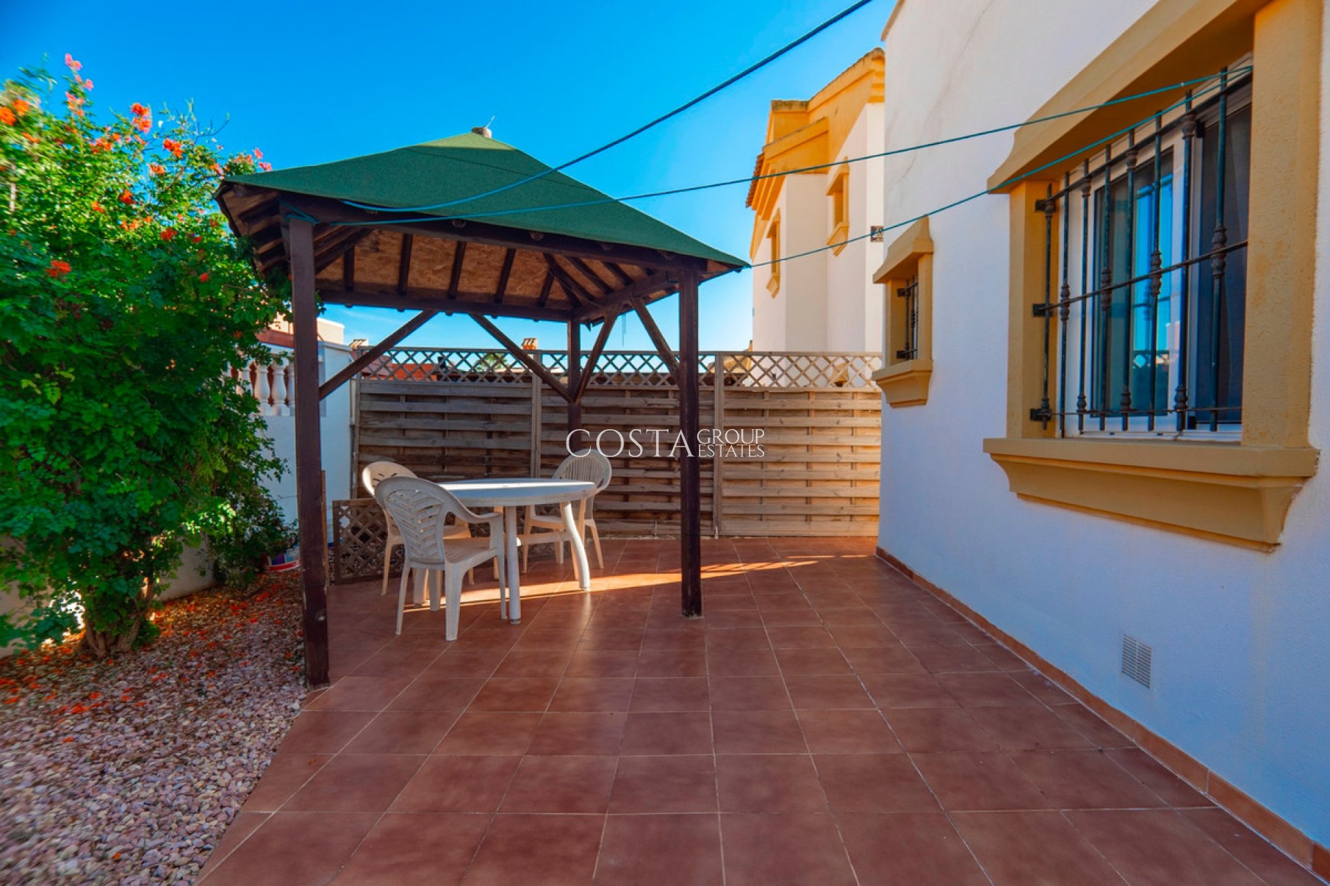 Resale - Villa -
Urbanización El Raso