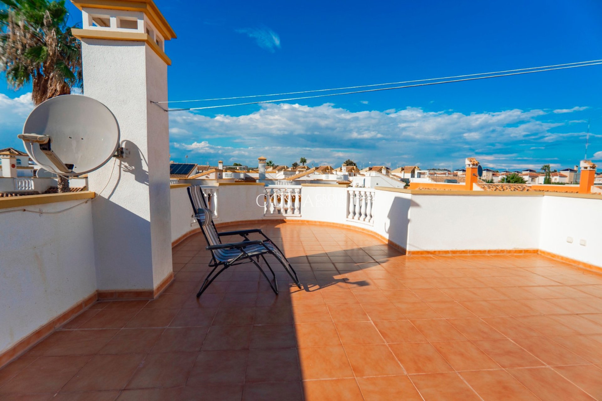 Resale - Villa -
Urbanización El Raso