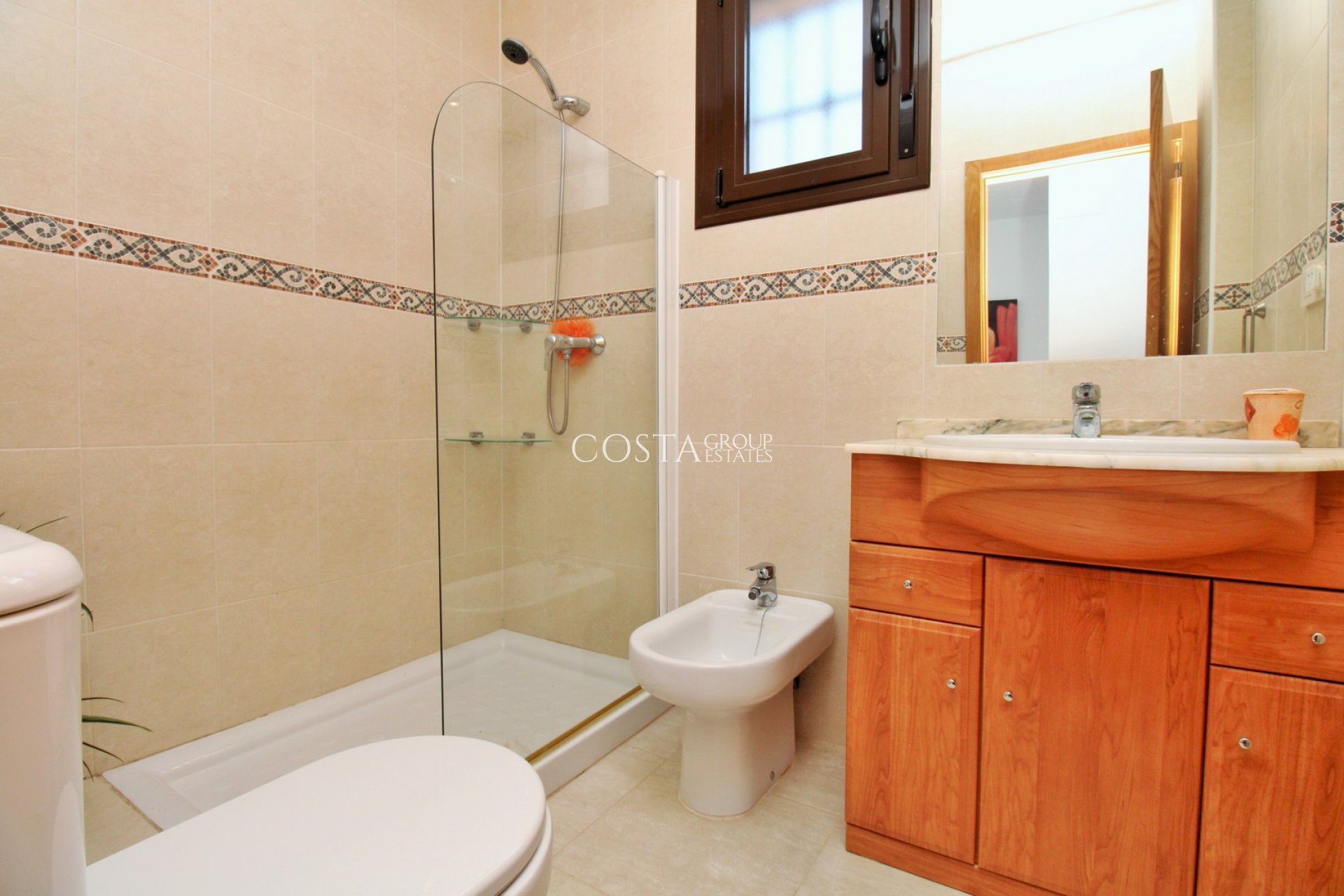 Resale - Villa -
Villamartín - PAU 8