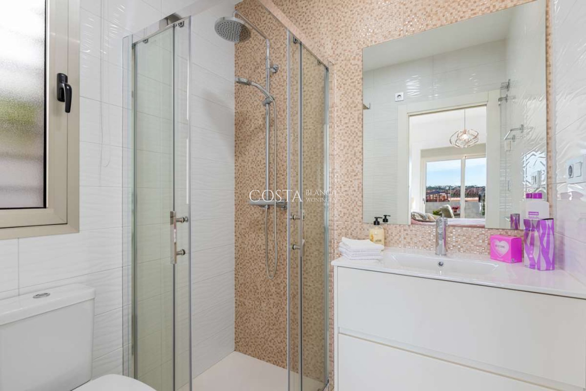 Resale - Villa -
Villamartín
