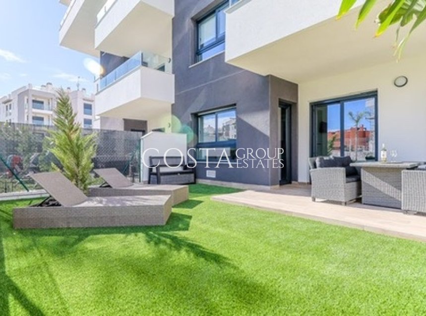Revente - Apartments -
 - Las Filipinas