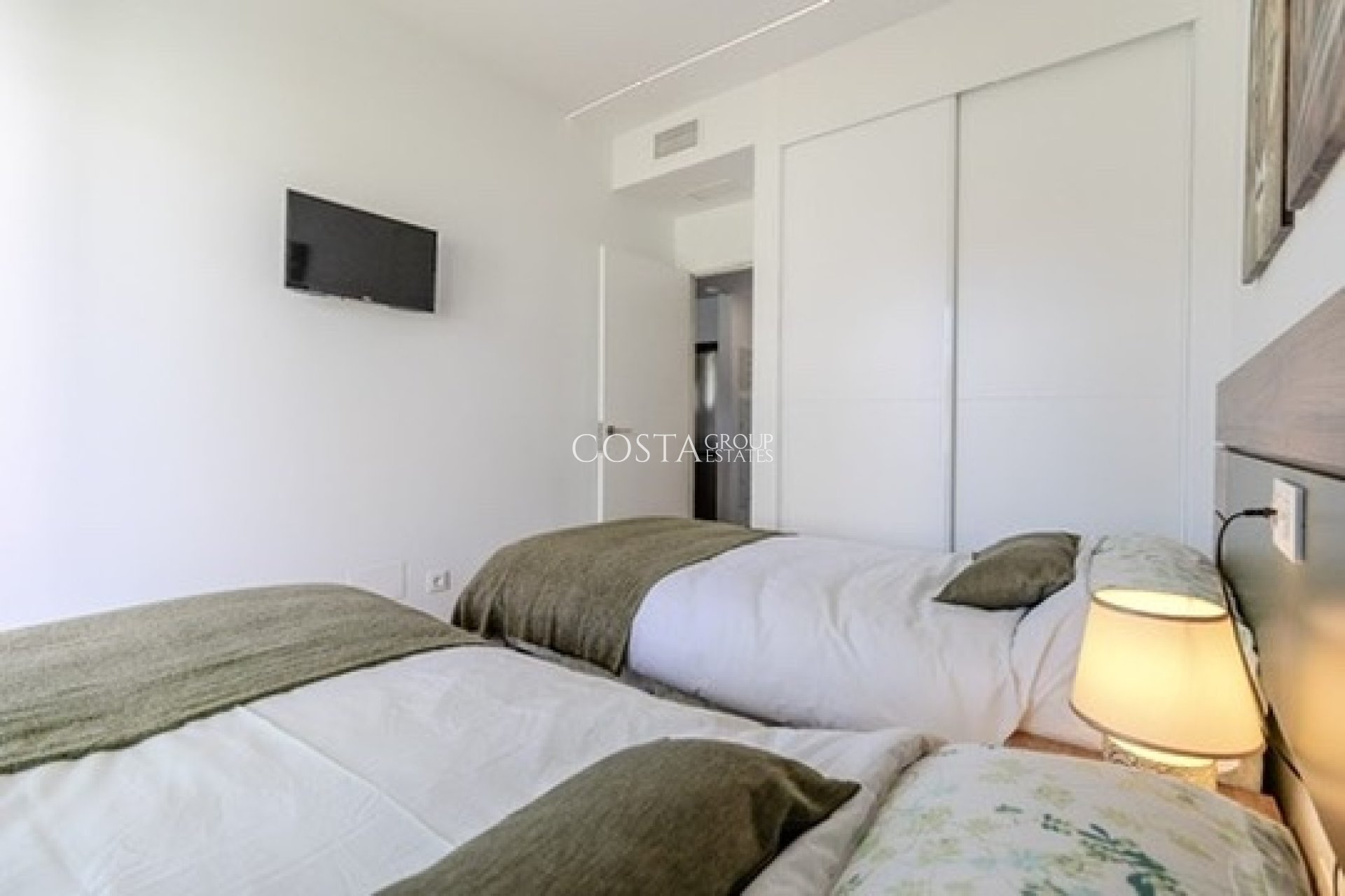 Revente - Apartments -
 - Las Filipinas