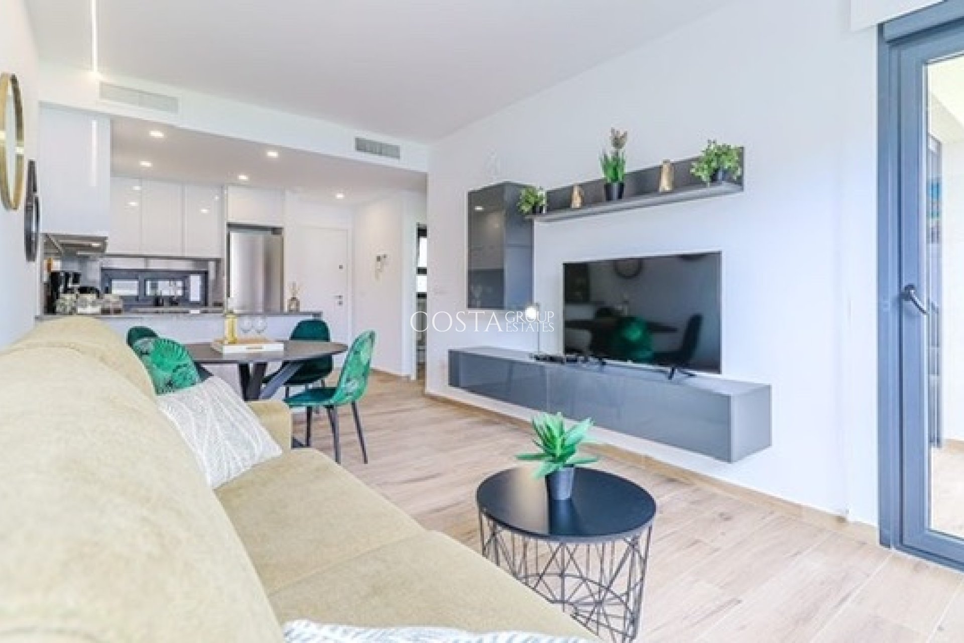 Revente - Apartments -
 - Las Filipinas