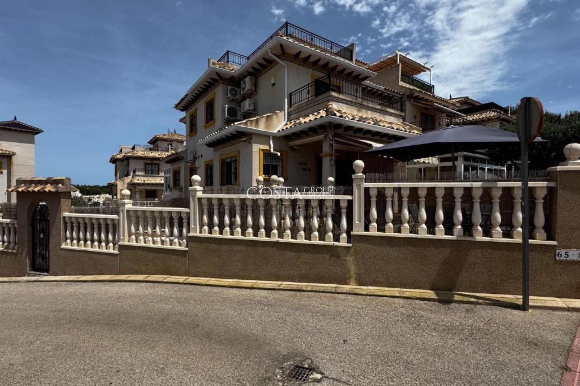 Revente - Maison -
Orihuela Costa - Villamartin