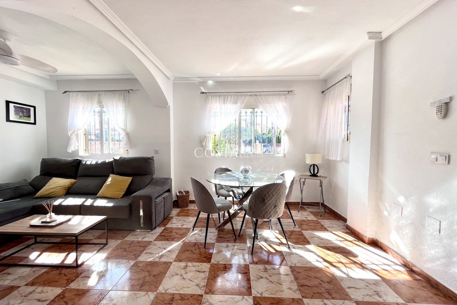 Revente - Maison -
Orihuela - La Zenia