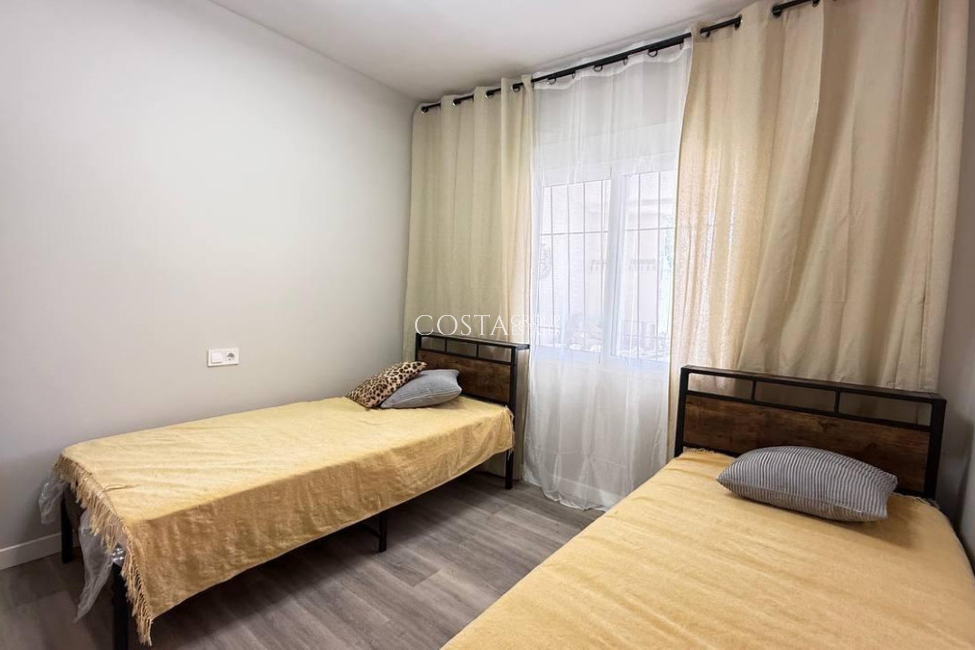 Revente - Maison -
Orihuela - Orihuela Costa