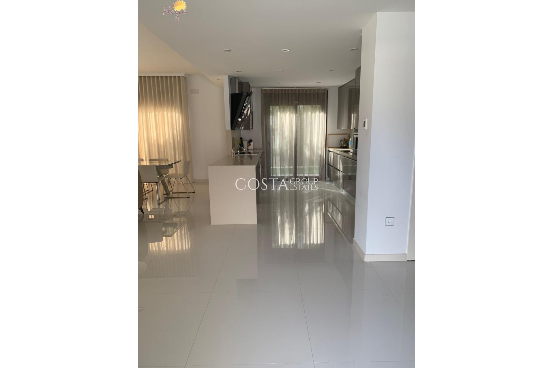 Revente - Maison -
Orihuela - Orihuela Costa