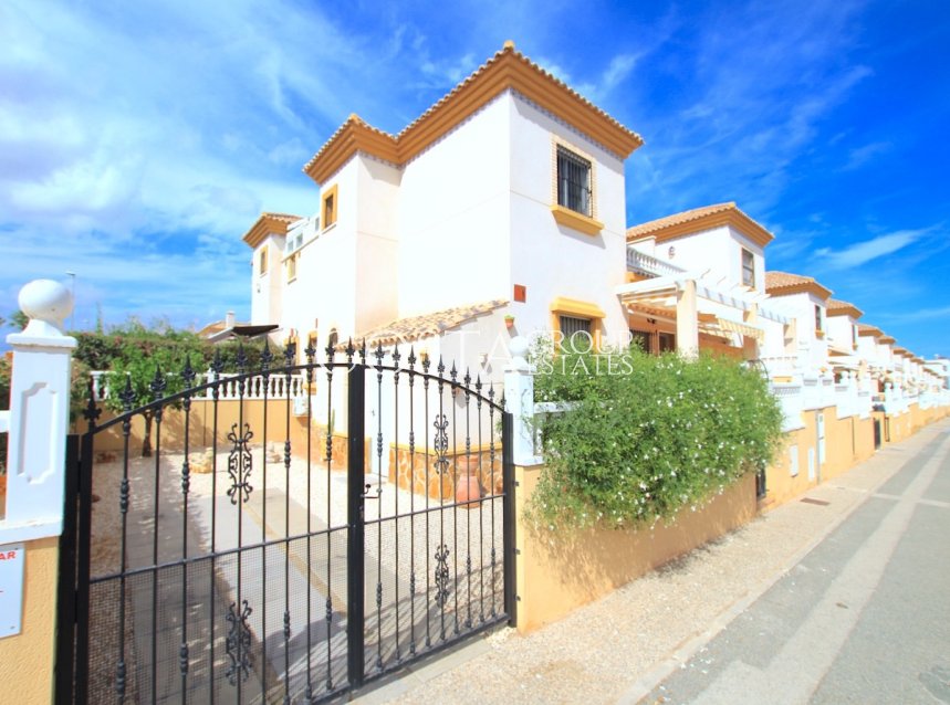 Revente - Maison -
Orihuela - Villamartin