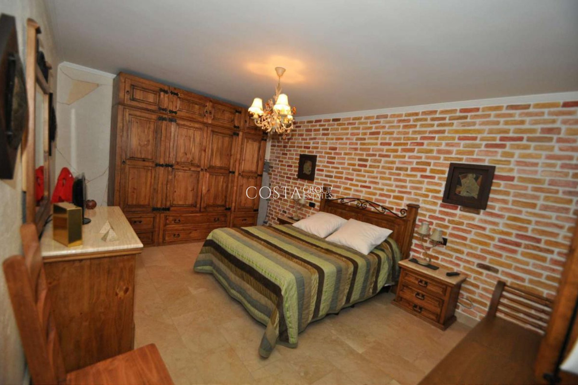 Revente - Maison -
Pinoso - Pinoso Centro