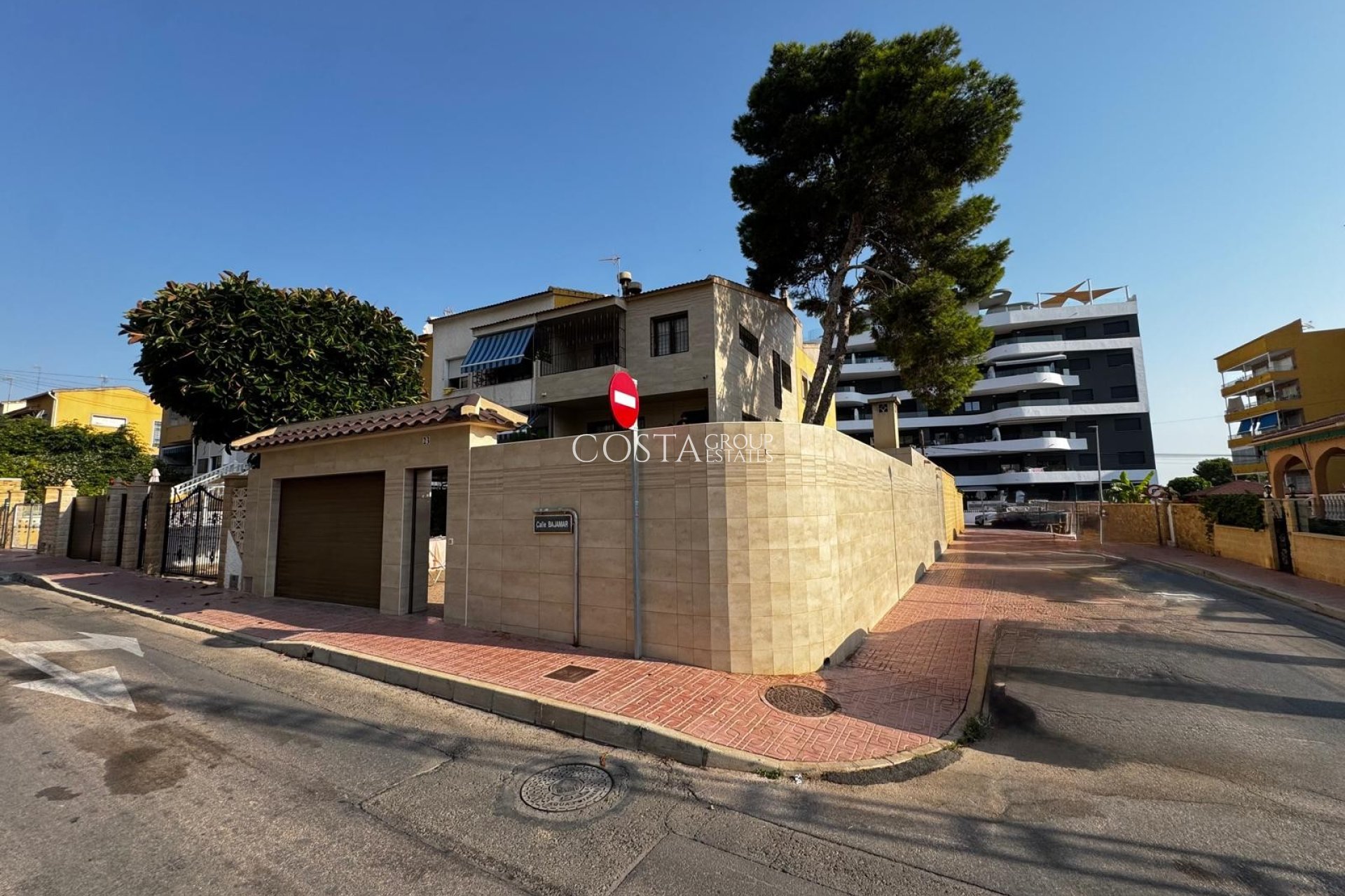 Revente - Maison -
Punta Prima