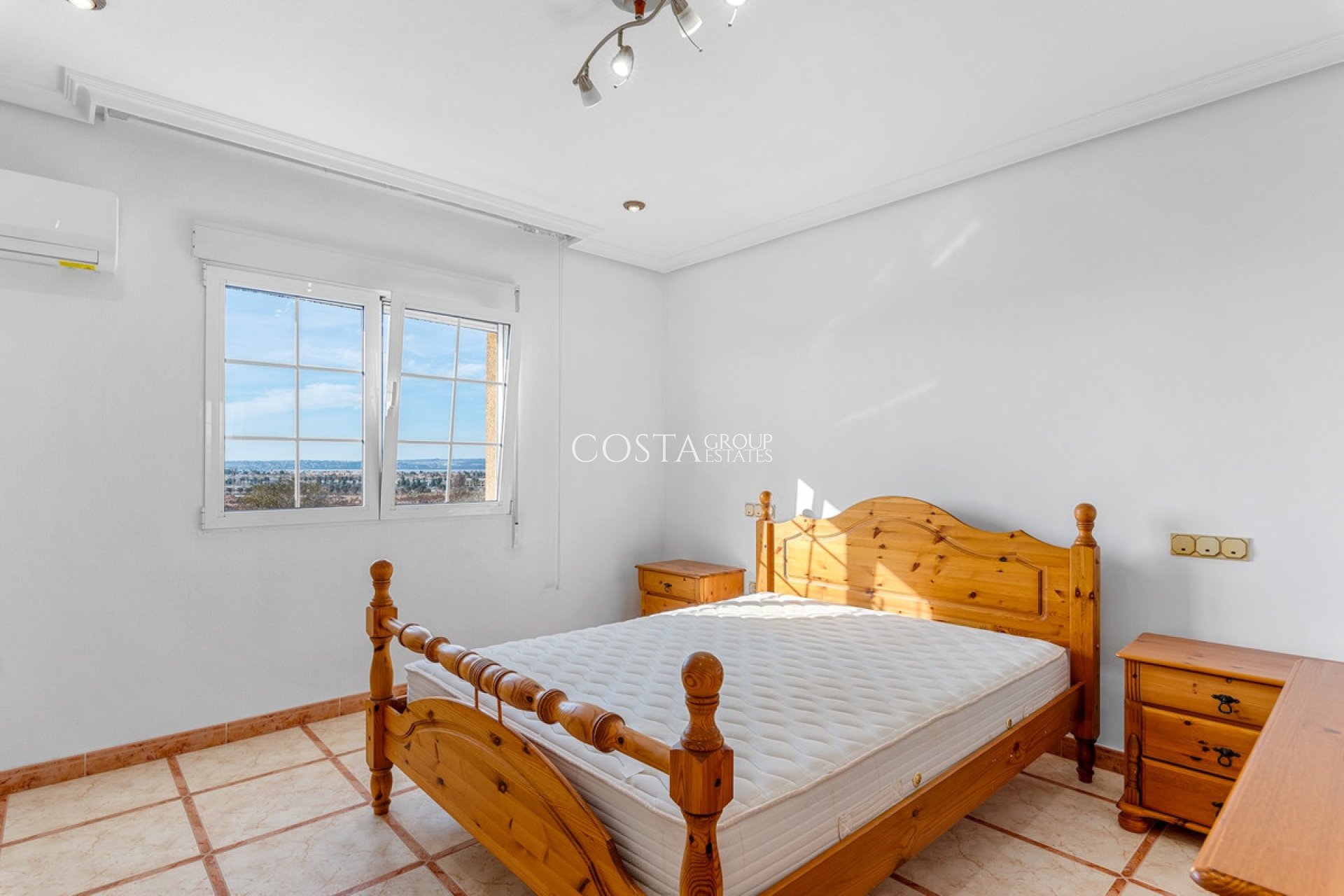 Revente - Maison -
Torrevieja - Torrevieja Centro