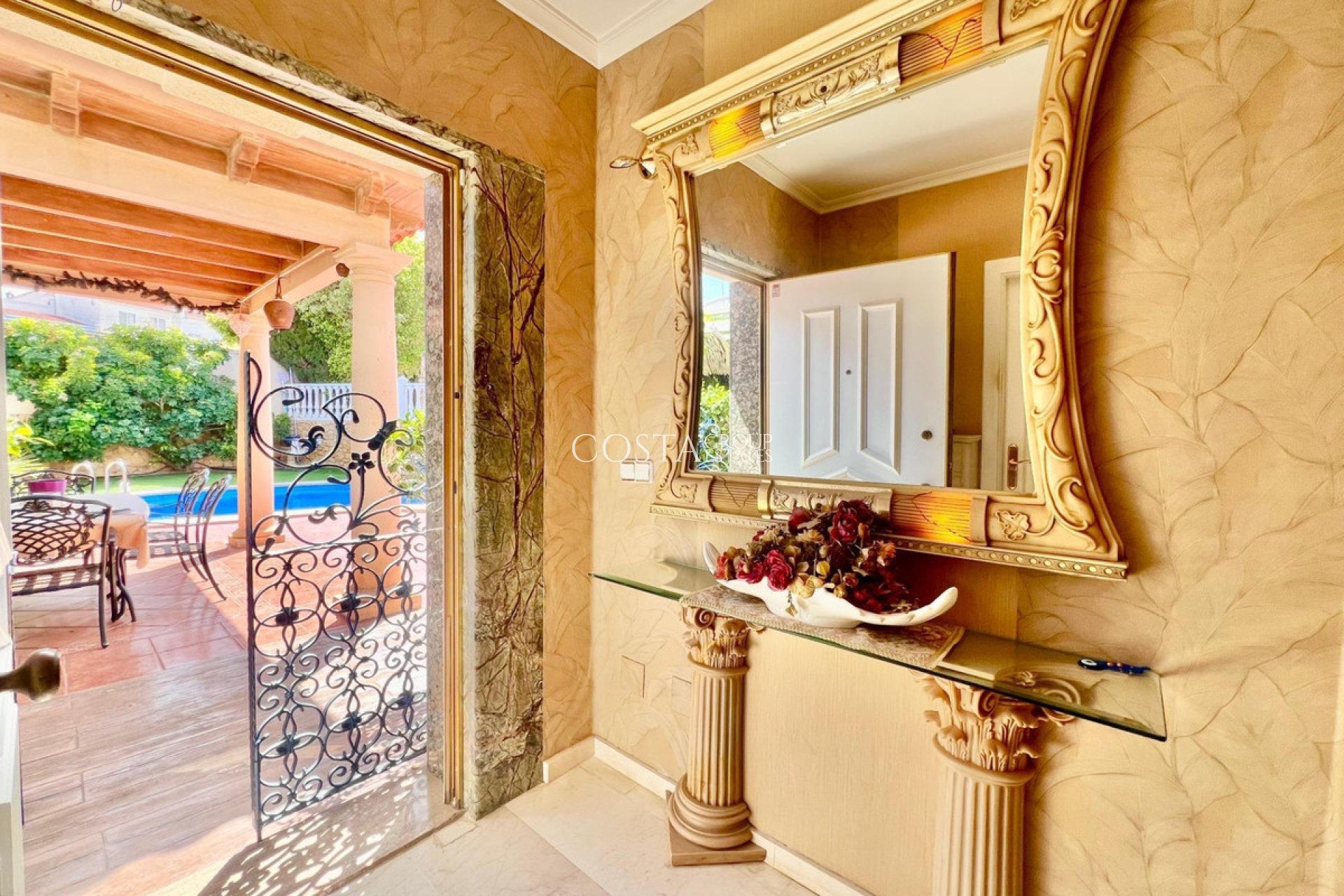 Revente - Maison -
Torrevieja - Torrevieja Centro