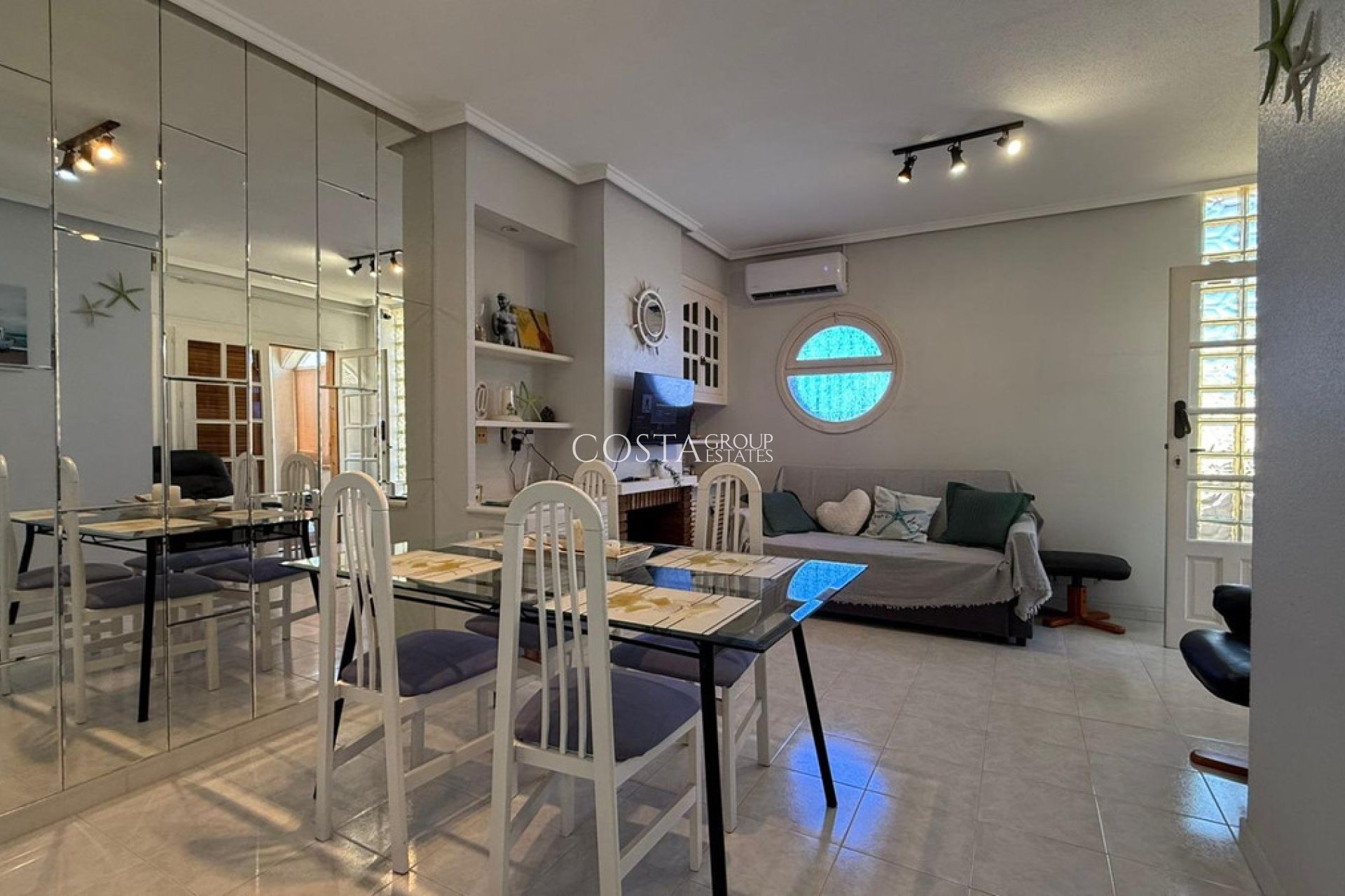 Revente - Maison -
Torrevieja - Torrevieja Centro