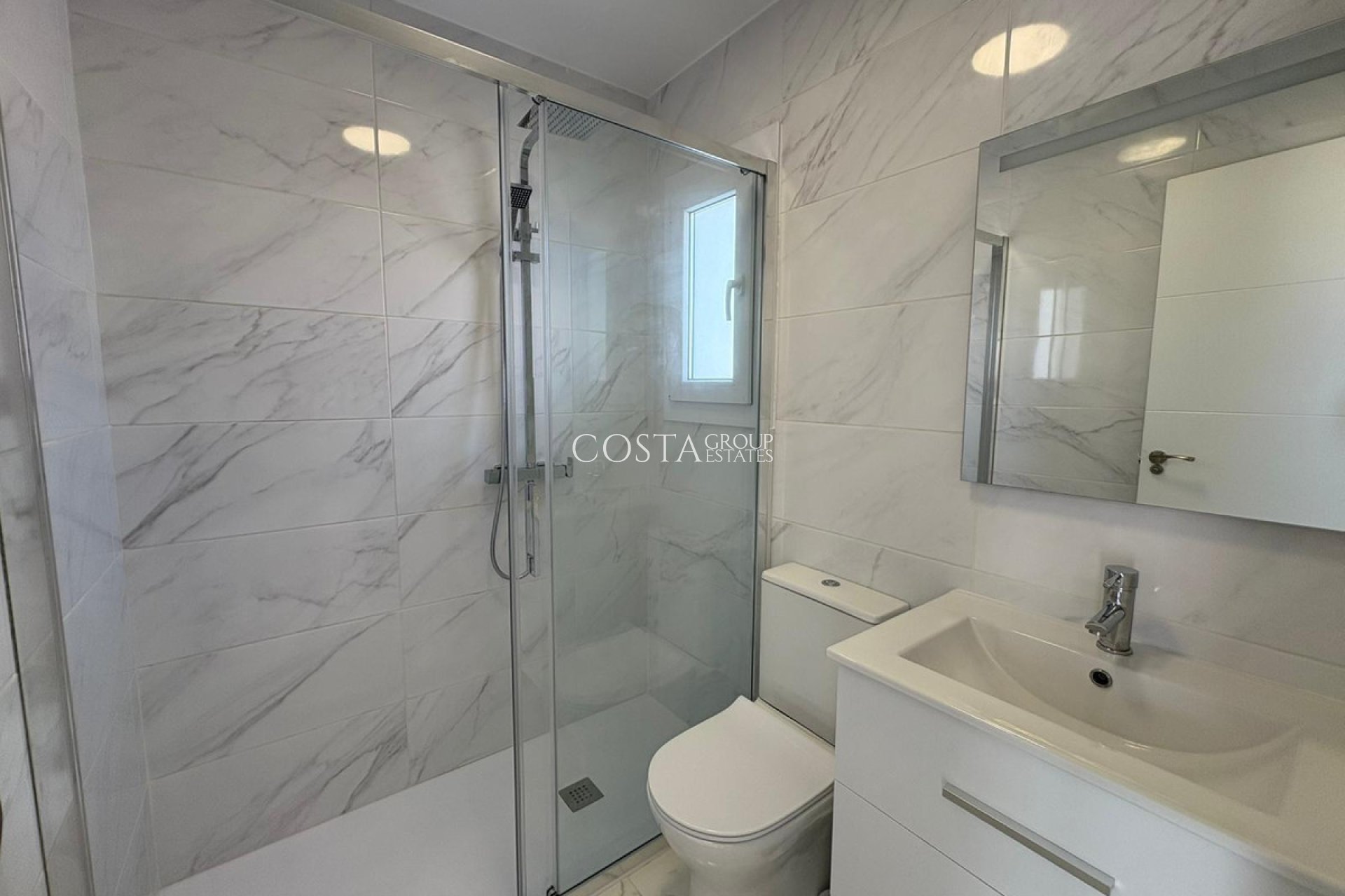 Revente - Maison -
Torrevieja - Torrevieja Centro