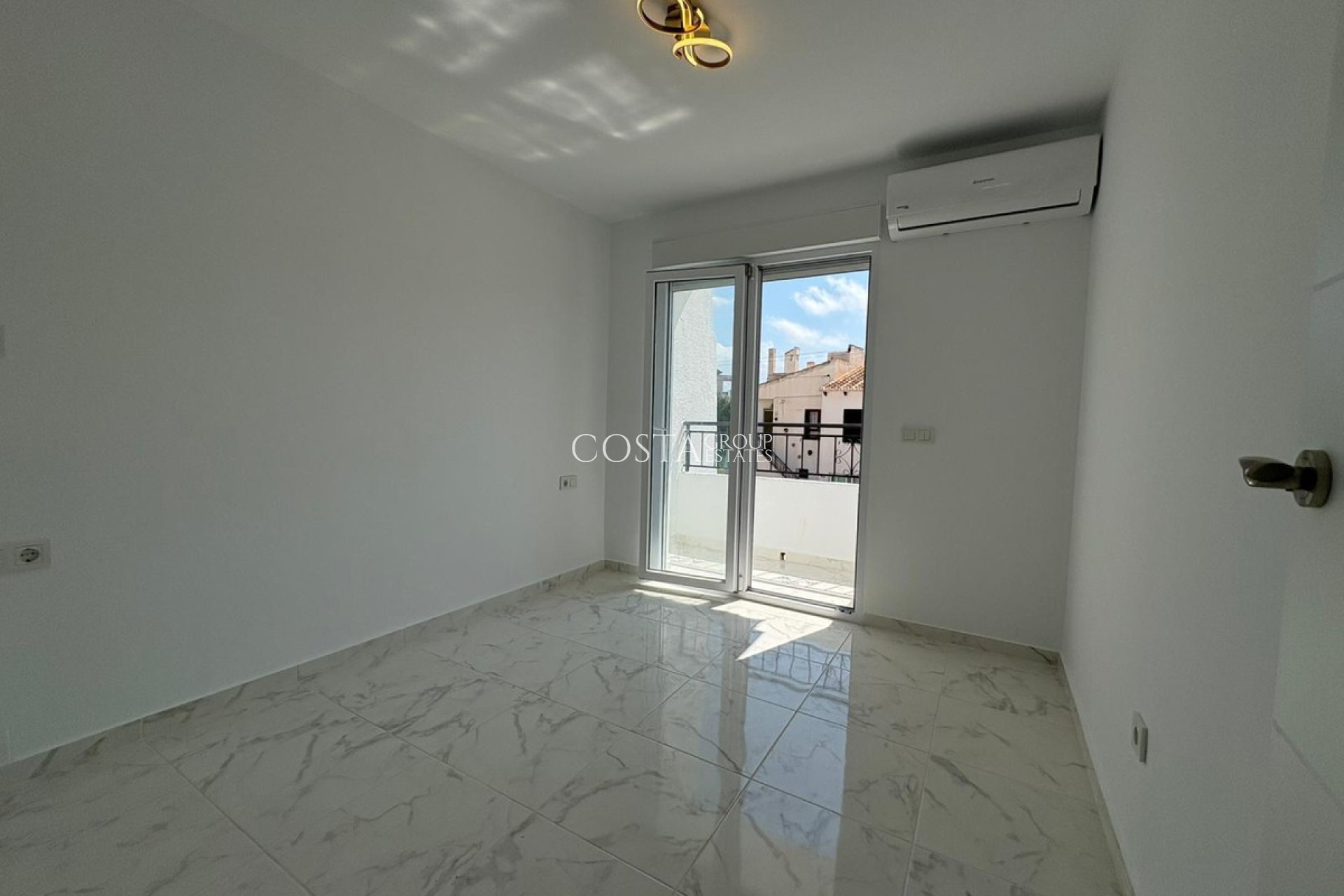 Revente - Maison -
Torrevieja - Torrevieja Centro