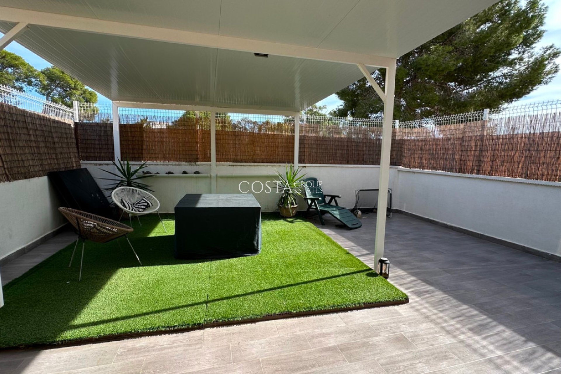 Revente - Maison -
Urbanización El Raso