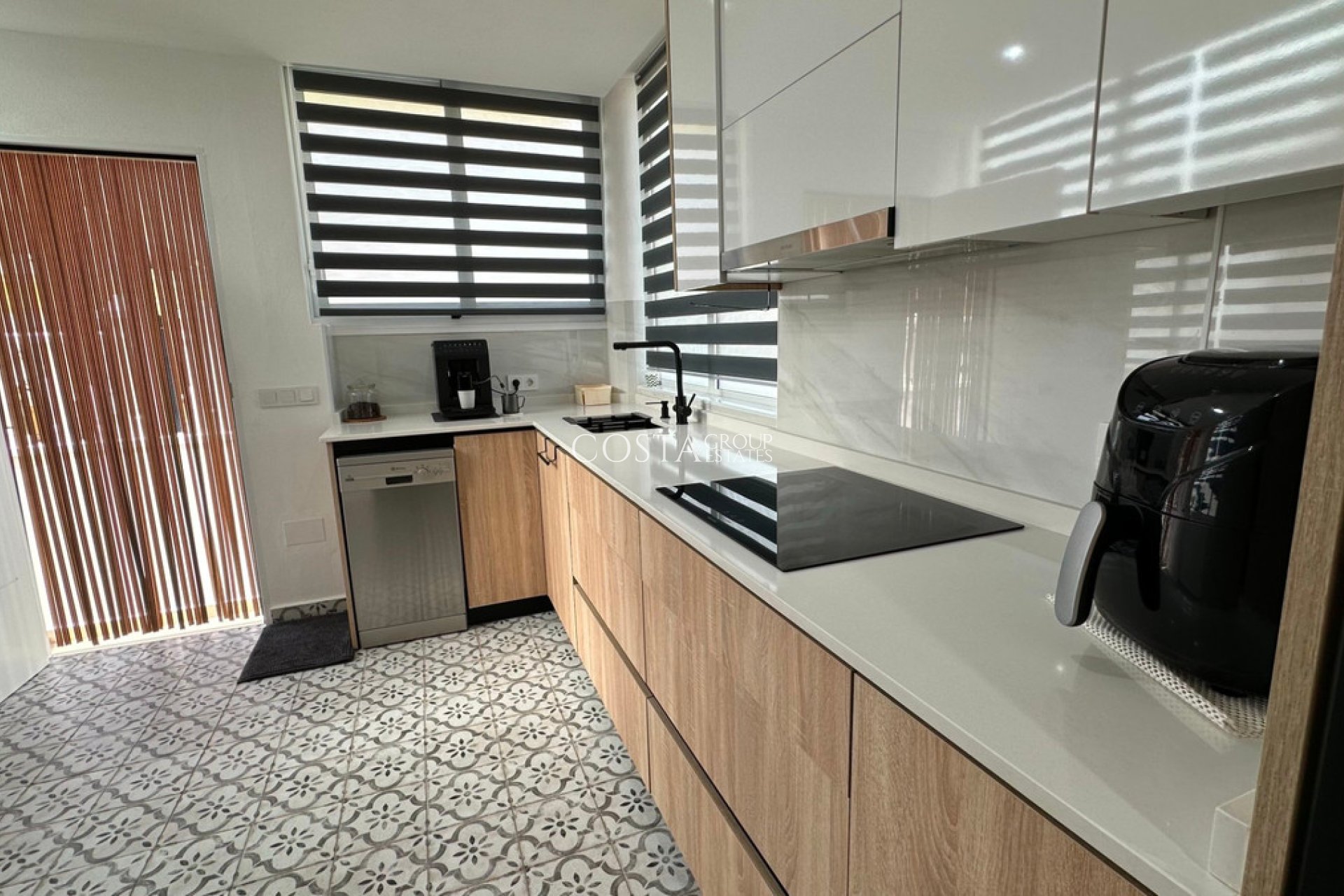 Revente - Maison -
Urbanización El Raso