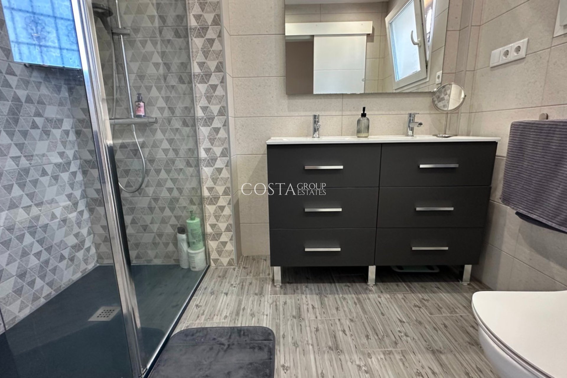 Revente - Maison -
Urbanización El Raso