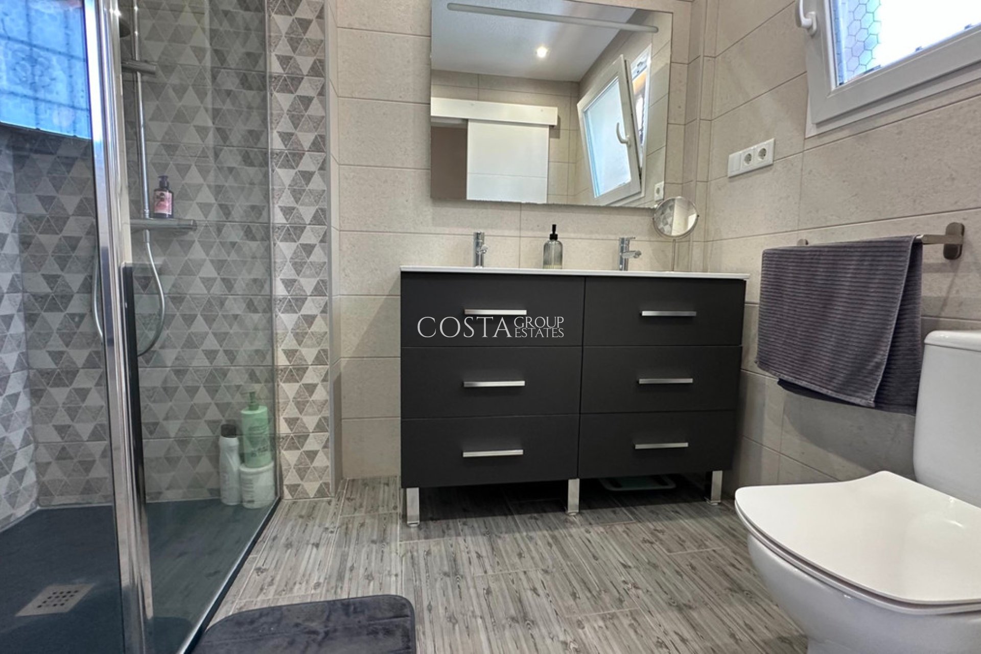 Revente - Maison -
Urbanización El Raso