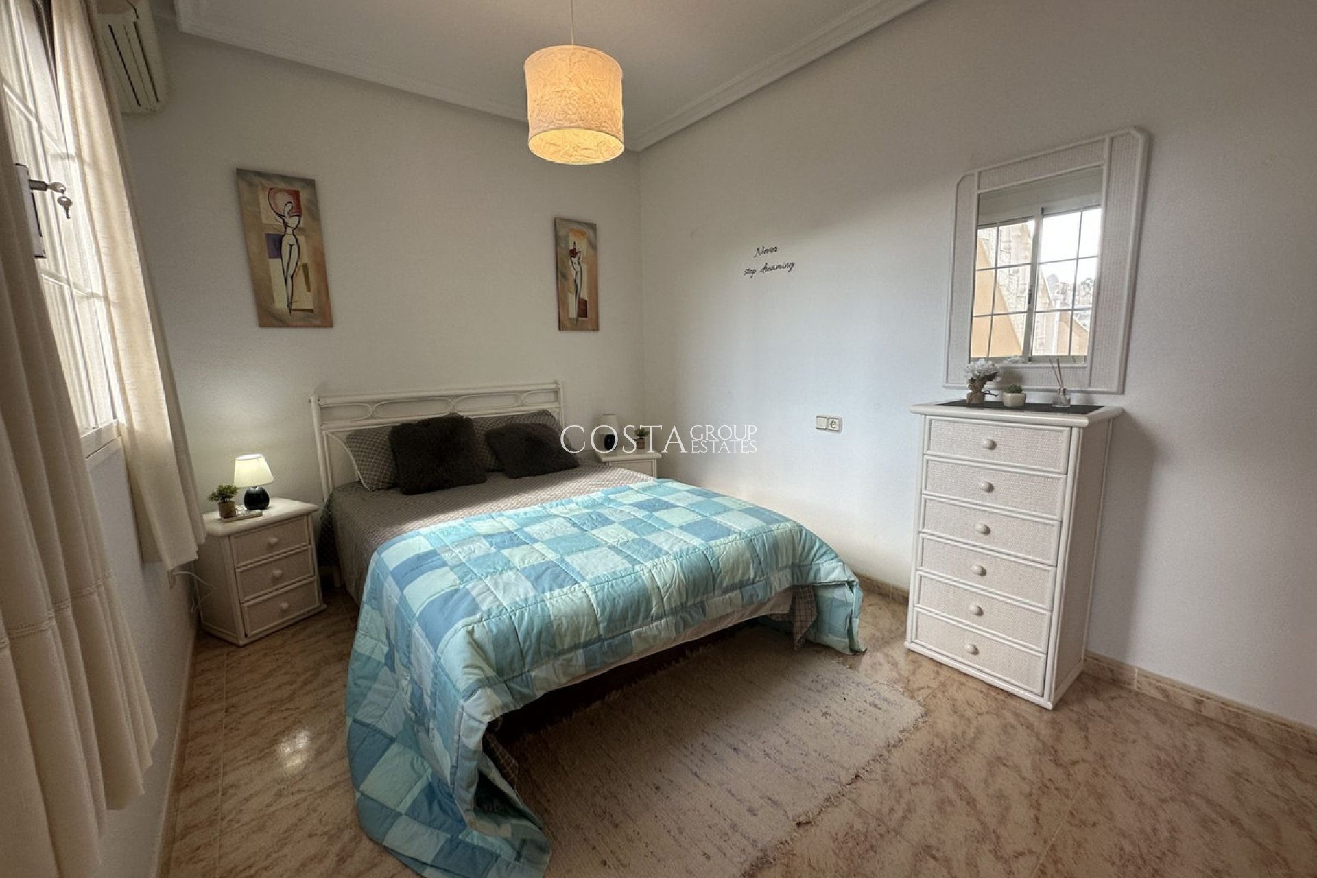 Revente - Villa -
Alicante - Alicante Centro